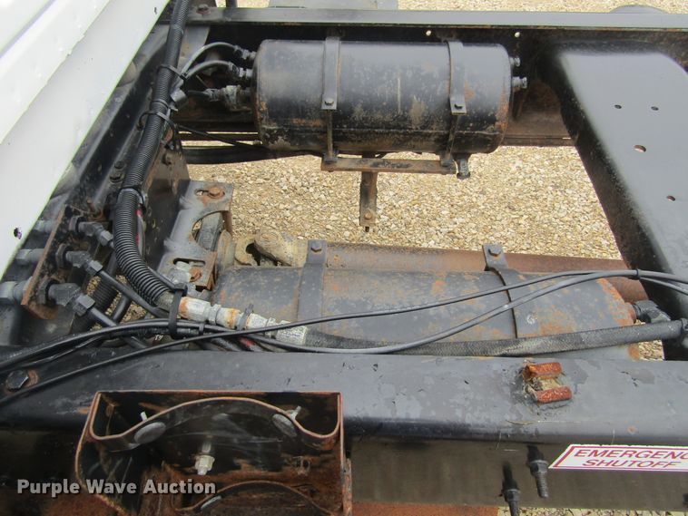 image for item FD9275 1996 Ford F700 truck cab and chassis
