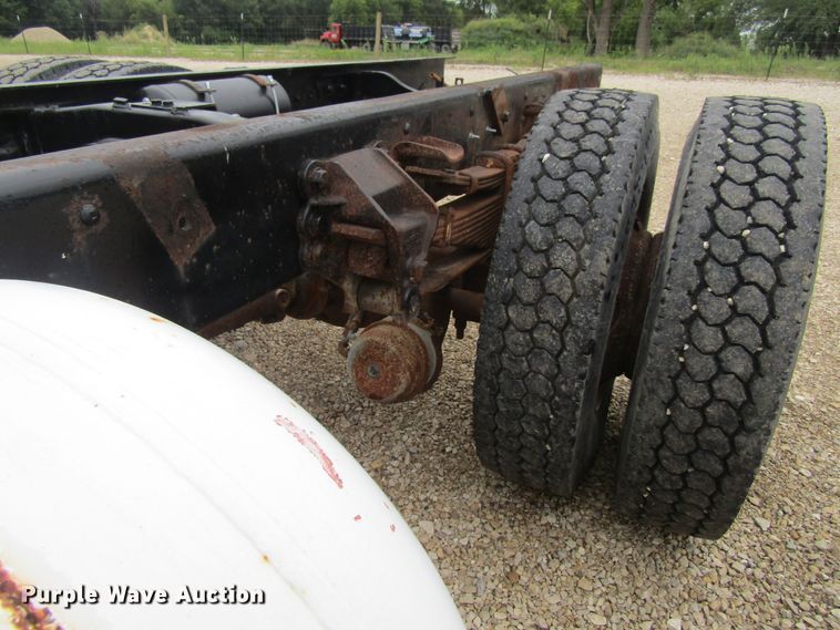 image for item FD9275 1996 Ford F700 truck cab and chassis