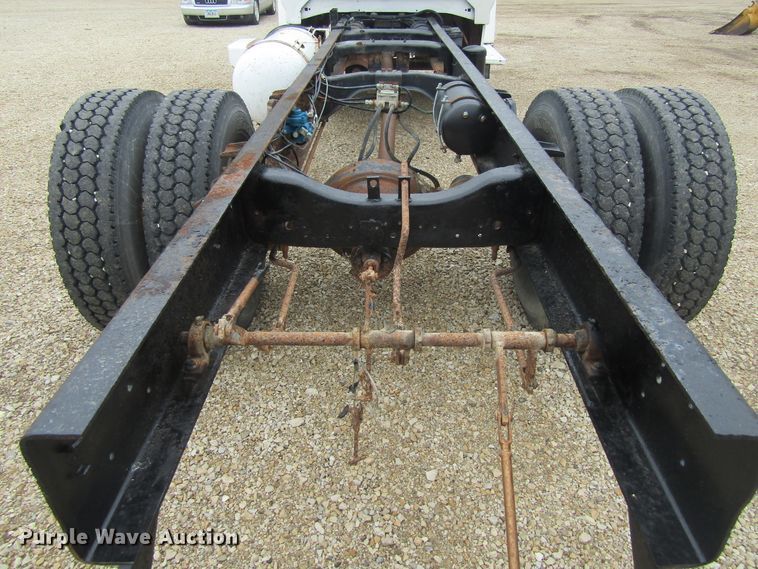 image for item FD9275 1996 Ford F700 truck cab and chassis