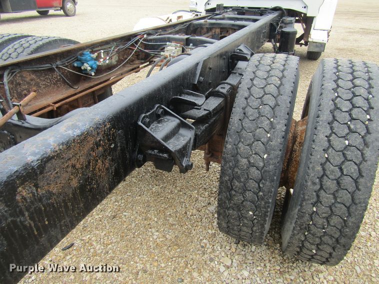 image for item FD9275 1996 Ford F700 truck cab and chassis
