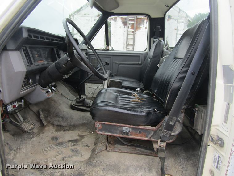 image for item FD9275 1996 Ford F700 truck cab and chassis