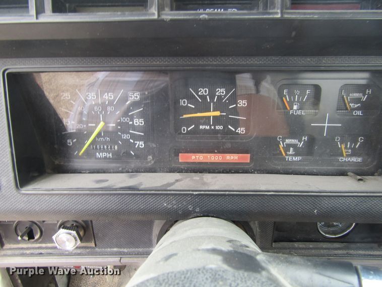 image for item FD9275 1996 Ford F700 truck cab and chassis