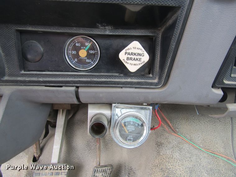 image for item FD9275 1996 Ford F700 truck cab and chassis