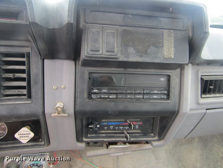 image for item FD9275 1996 Ford F700 truck cab and chassis
