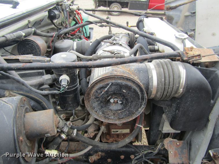 image for item FD9275 1996 Ford F700 truck cab and chassis