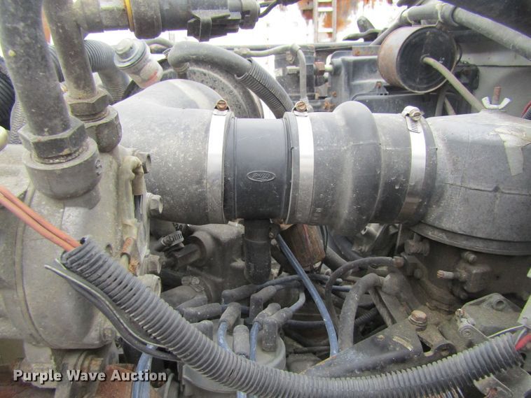 image for item FD9275 1996 Ford F700 truck cab and chassis
