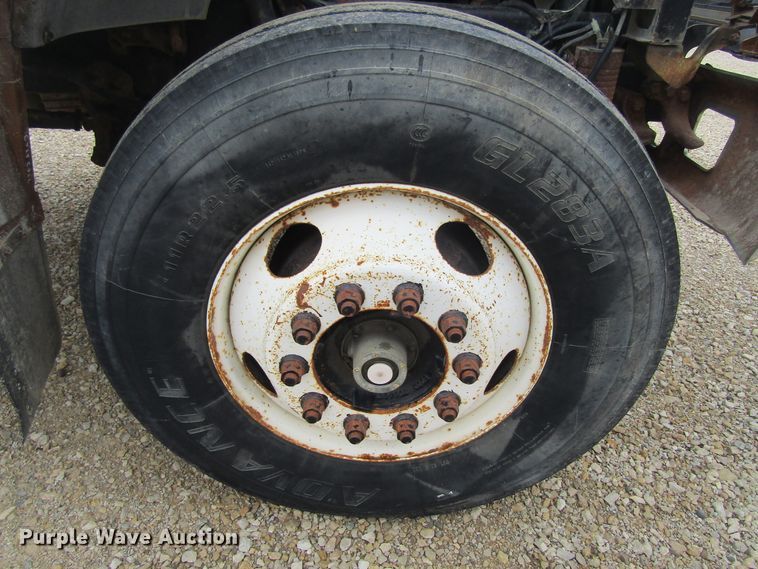 image for item FD9275 1996 Ford F700 truck cab and chassis