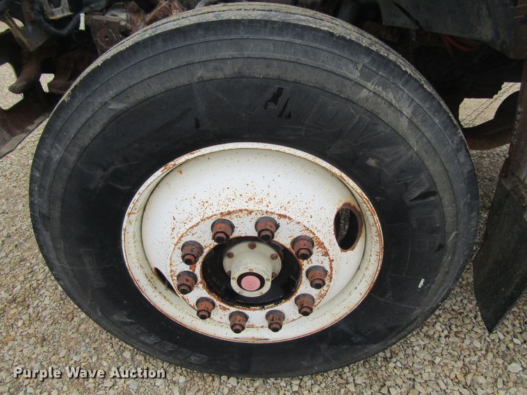 image for item FD9275 1996 Ford F700 truck cab and chassis