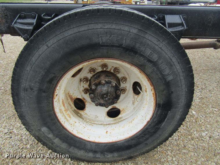 image for item FD9275 1996 Ford F700 truck cab and chassis