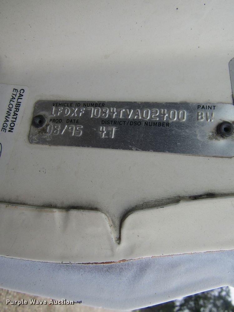 image for item FD9275 1996 Ford F700 truck cab and chassis