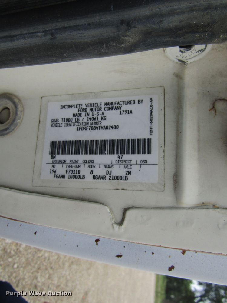 image for item FD9275 1996 Ford F700 truck cab and chassis