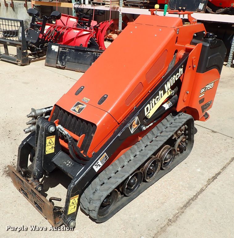 image for item FE9972 2014 Ditch Witch SK755 compact utility loader