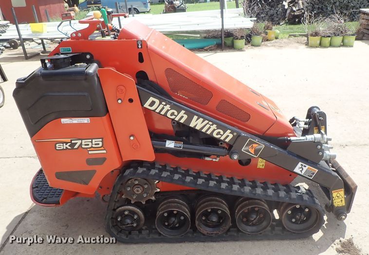 image for item FE9972 2014 Ditch Witch SK755 compact utility loader