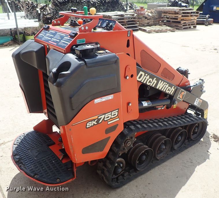 image for item FE9972 2014 Ditch Witch SK755 compact utility loader