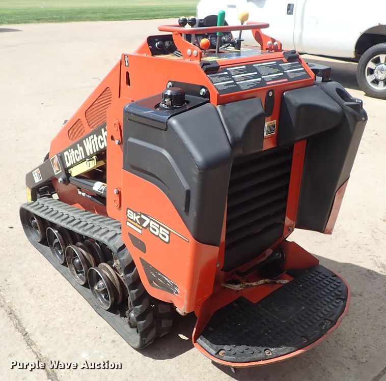 image for item FE9972 2014 Ditch Witch SK755 compact utility loader