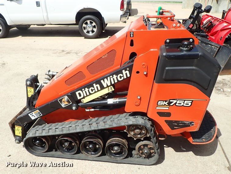 image for item FE9972 2014 Ditch Witch SK755 compact utility loader
