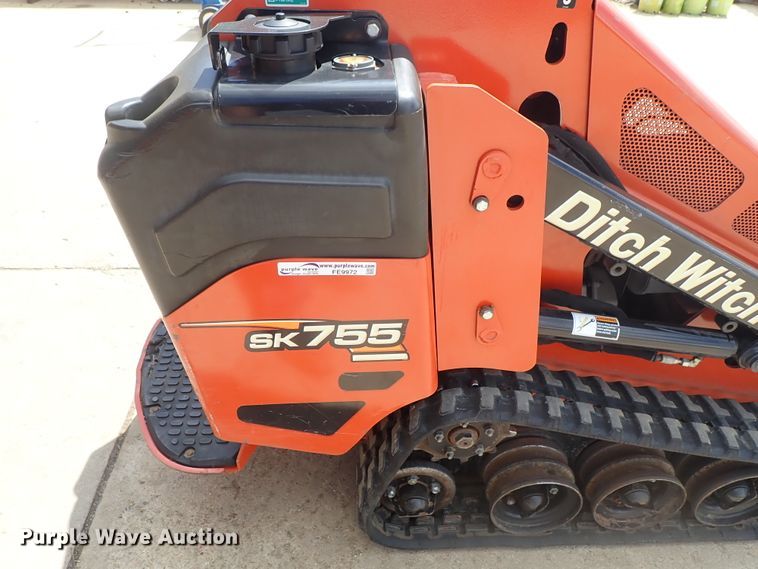 image for item FE9972 2014 Ditch Witch SK755 compact utility loader