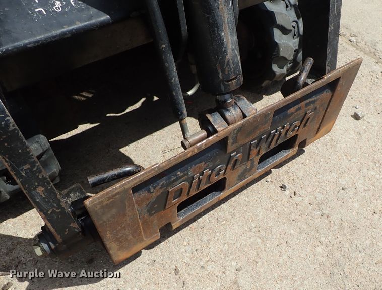 image for item FE9972 2014 Ditch Witch SK755 compact utility loader