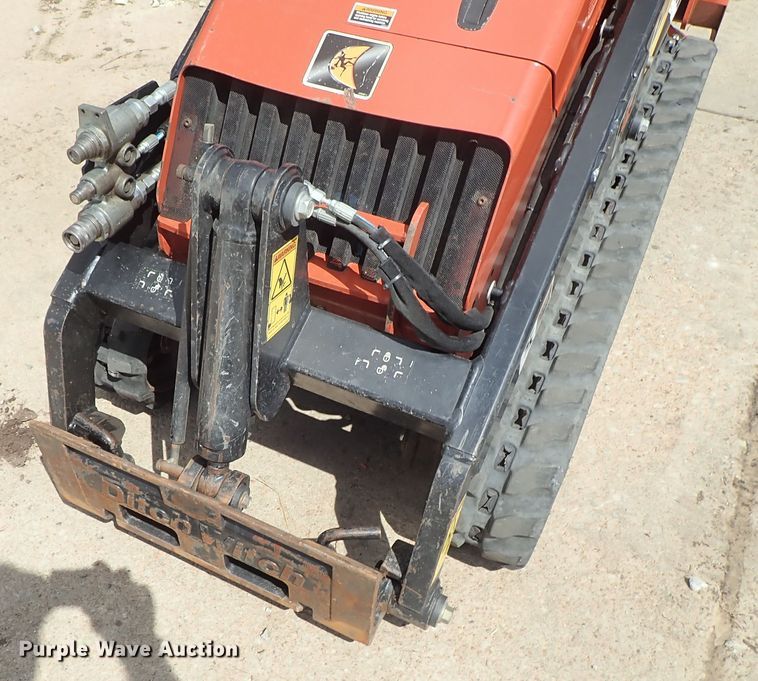 image for item FE9972 2014 Ditch Witch SK755 compact utility loader