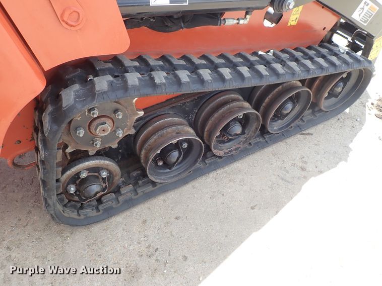 image for item FE9972 2014 Ditch Witch SK755 compact utility loader