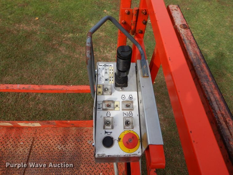 image for item FI9960 Skyjack SJ6826RT scissor lift