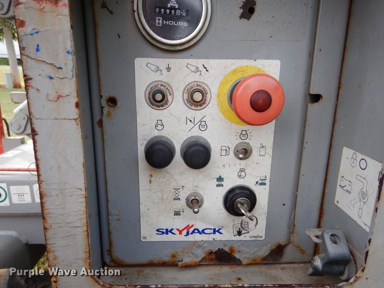 image for item FI9960 Skyjack SJ6826RT scissor lift