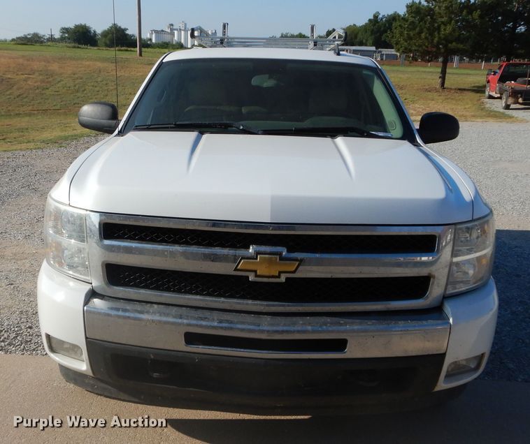 image for item FI9963 2011 Chevrolet Silverado 1500 Crew Cab pickup truck