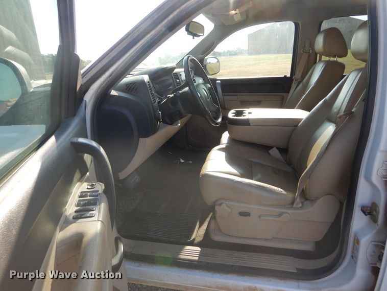 image for item FI9963 2011 Chevrolet Silverado 1500 Crew Cab pickup truck