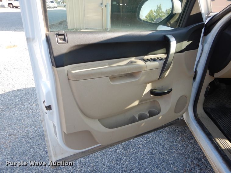 image for item FI9963 2011 Chevrolet Silverado 1500 Crew Cab pickup truck