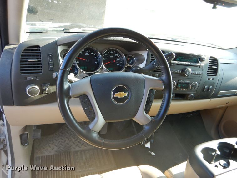 image for item FI9963 2011 Chevrolet Silverado 1500 Crew Cab pickup truck