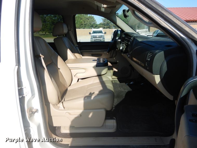 image for item FI9963 2011 Chevrolet Silverado 1500 Crew Cab pickup truck