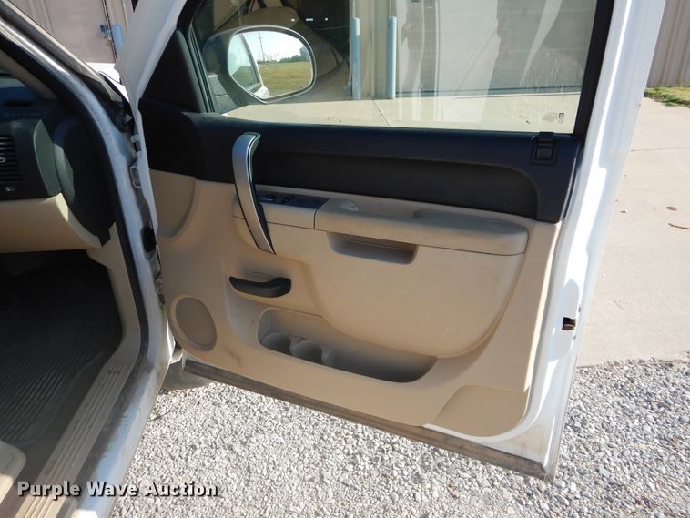 image for item FI9963 2011 Chevrolet Silverado 1500 Crew Cab pickup truck