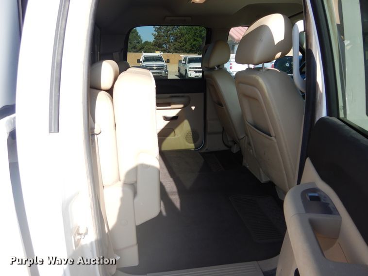 image for item FI9963 2011 Chevrolet Silverado 1500 Crew Cab pickup truck