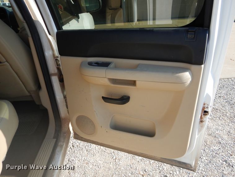 image for item FI9963 2011 Chevrolet Silverado 1500 Crew Cab pickup truck