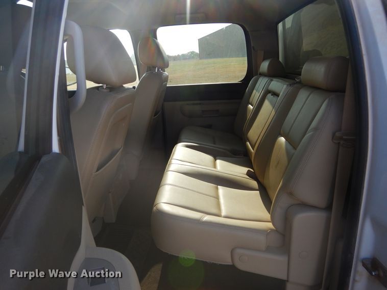 image for item FI9963 2011 Chevrolet Silverado 1500 Crew Cab pickup truck