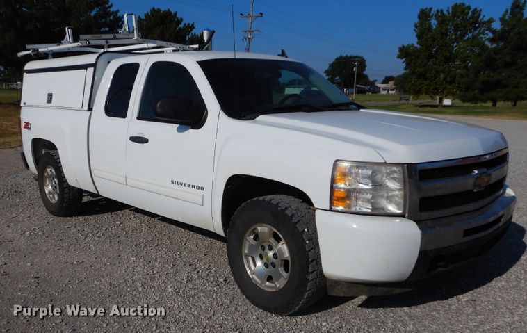 image for item FI9964 2010 Chevrolet Silverado 1500 Ext. Cab pickup truck