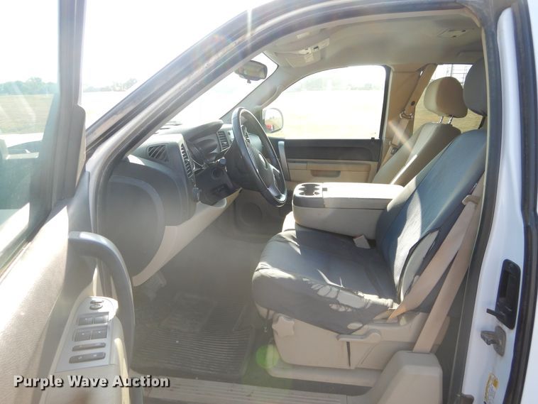 image for item FI9964 2010 Chevrolet Silverado 1500 Ext. Cab pickup truck