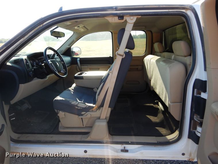 image for item FI9964 2010 Chevrolet Silverado 1500 Ext. Cab pickup truck