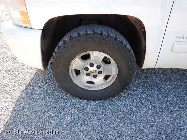 image for item FI9964 2010 Chevrolet Silverado 1500 Ext. Cab pickup truck