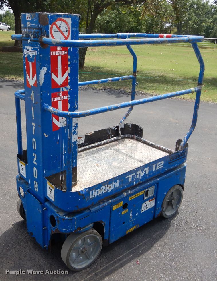 image for item FI9984 Up Right TM12 vertical lift