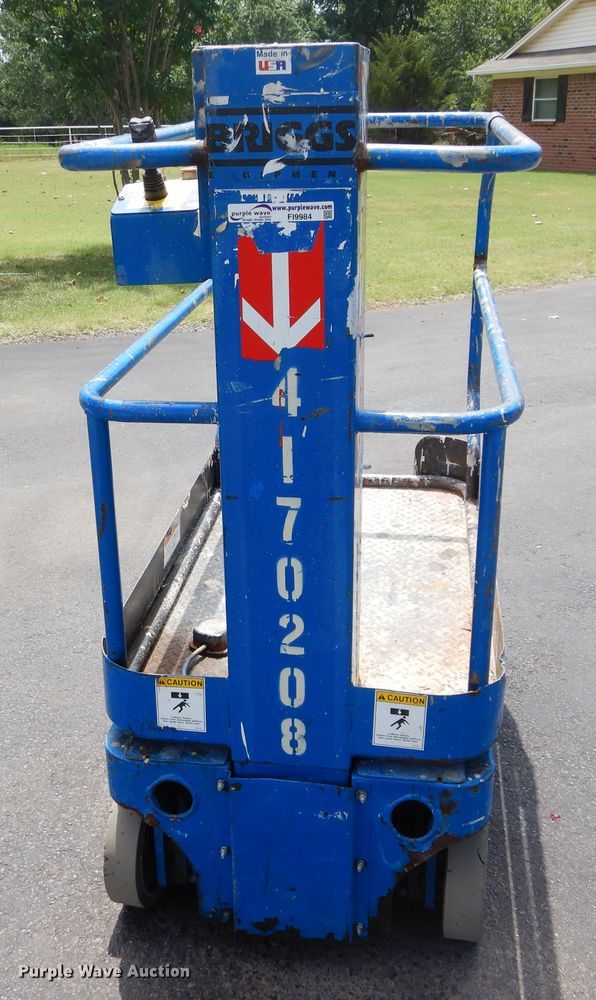 image for item FI9984 Up Right TM12 vertical lift