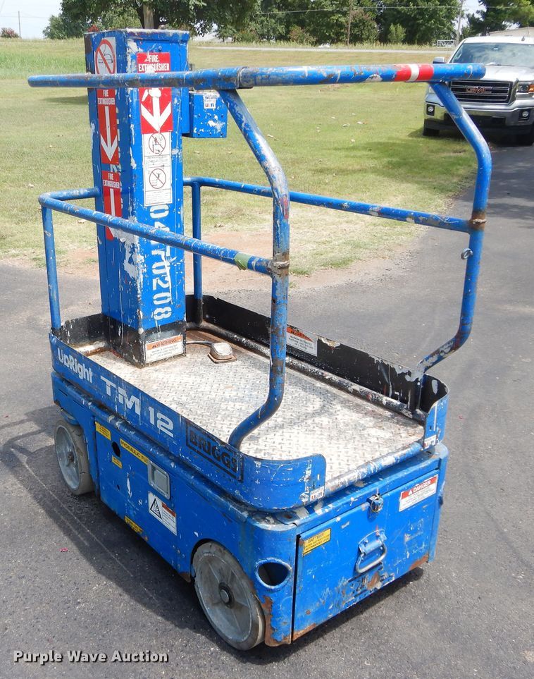 image for item FI9984 Up Right TM12 vertical lift