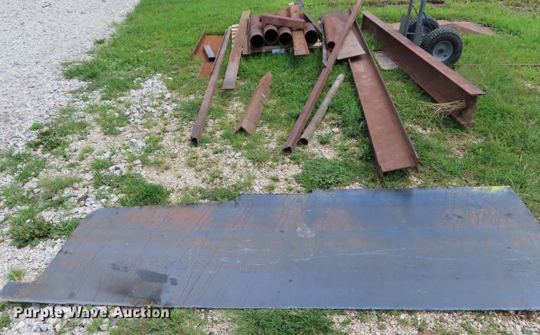 image for item FJ9201 Assorted steel and blocks