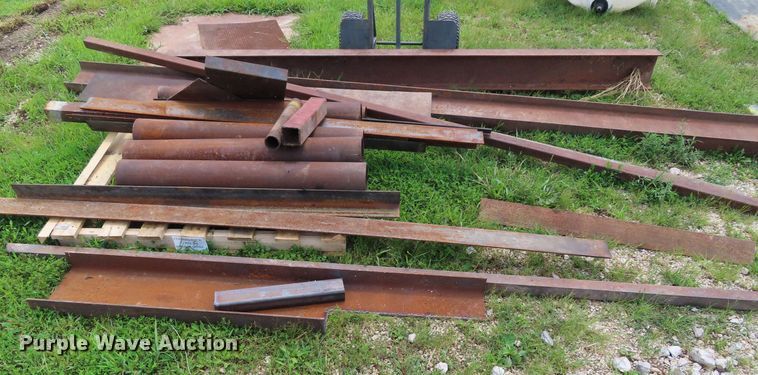 image for item FJ9201 Assorted steel and blocks