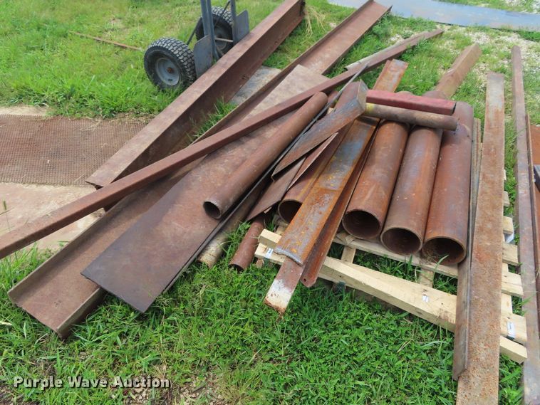 image for item FJ9201 Assorted steel and blocks