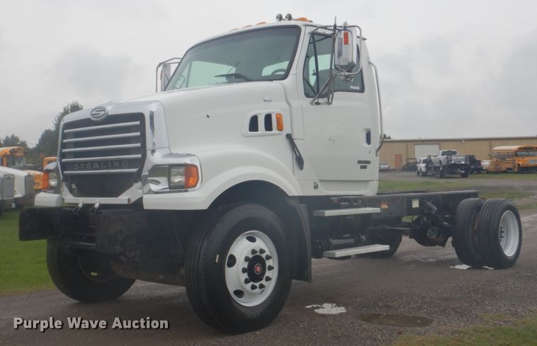 image for item FT9419 2009 Sterling L8500 truck cab and chassis