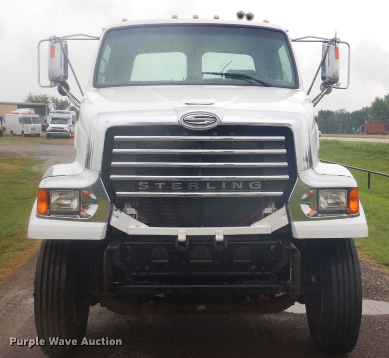 image for item FT9419 2009 Sterling L8500 truck cab and chassis