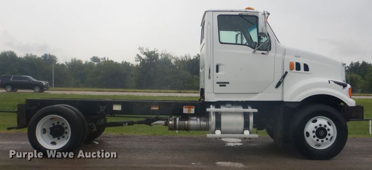 image for item FT9419 2009 Sterling L8500 truck cab and chassis