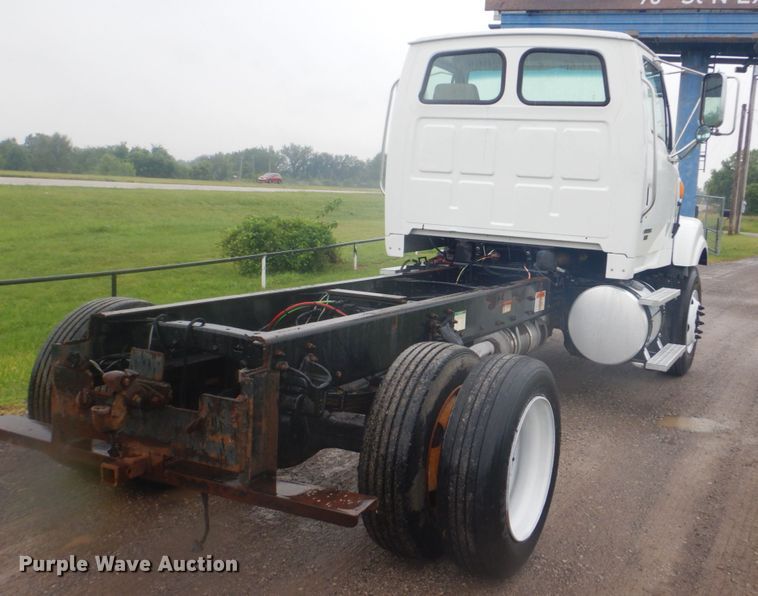 image for item FT9419 2009 Sterling L8500 truck cab and chassis