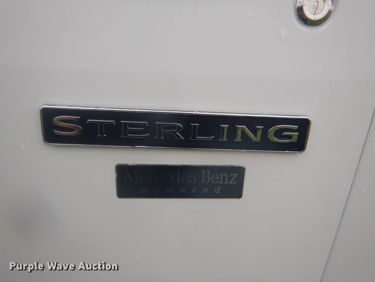 image for item FT9419 2009 Sterling L8500 truck cab and chassis